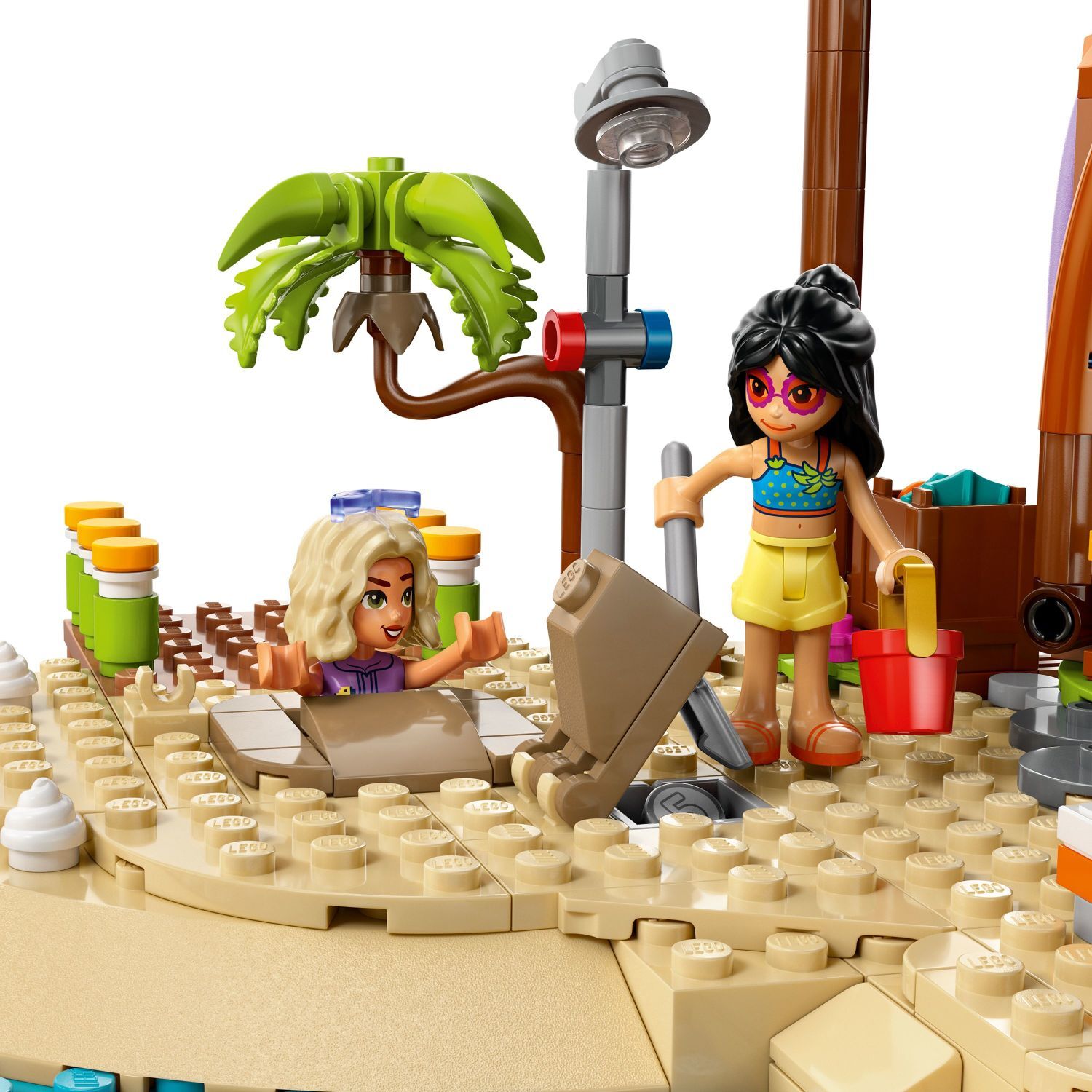 LEGO Friends: Family Vacation Beach Resort