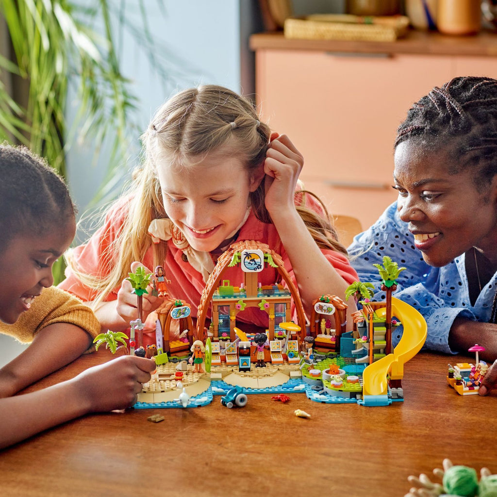 LEGO Friends: Family Vacation Beach Resort