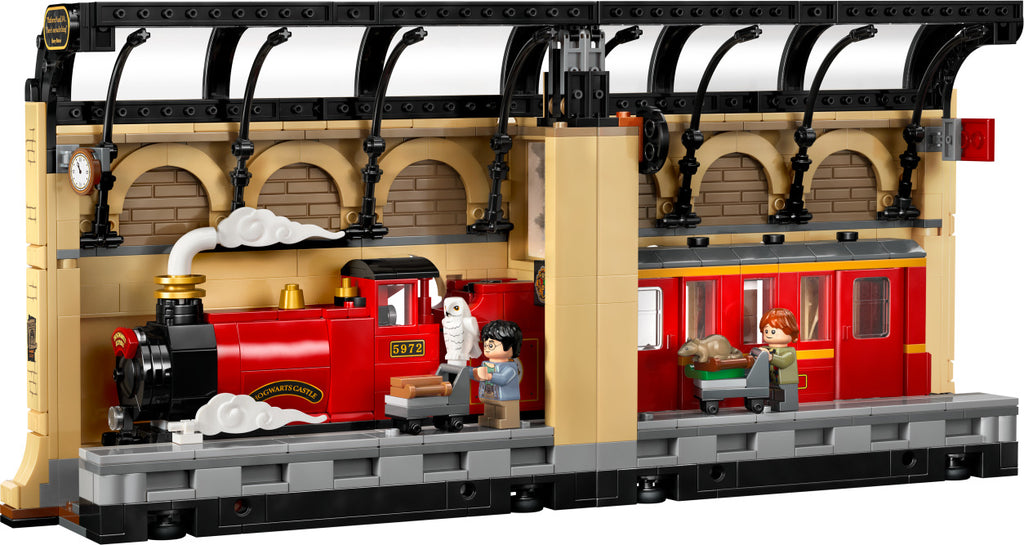 LEGO Harry Potter: Book Nook: Hogwarts™ Express
