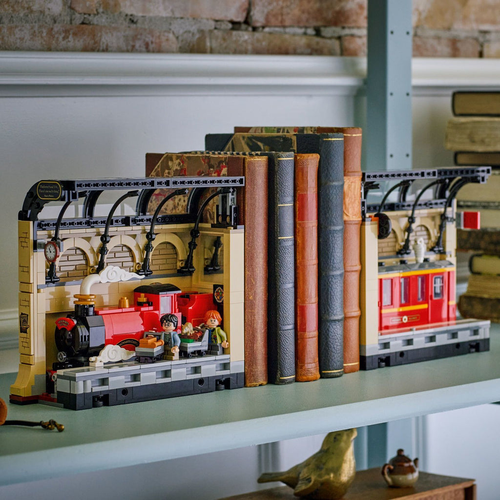 LEGO Harry Potter: Book Nook: Hogwarts™ Express