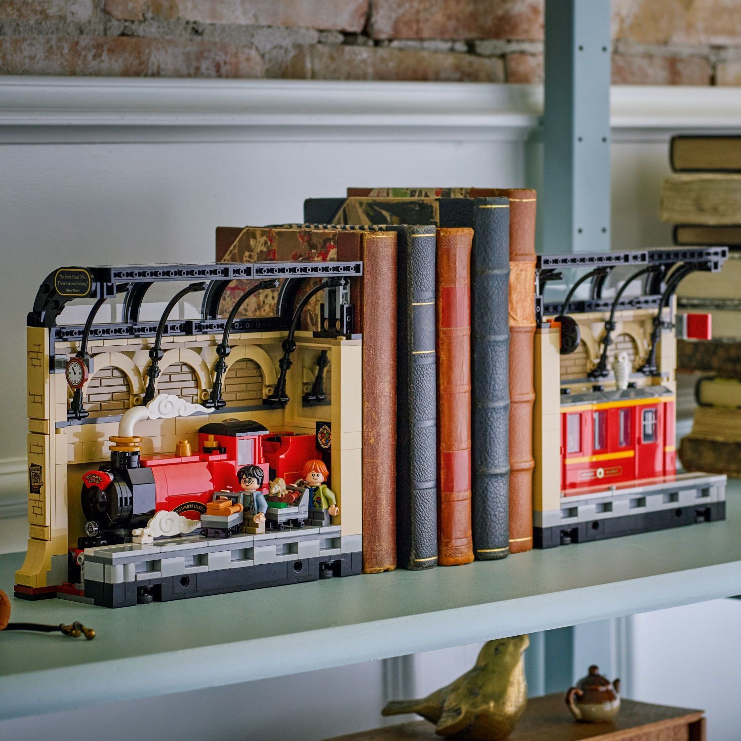 LEGO Harry Potter: Book Nook: Hogwarts™ Express