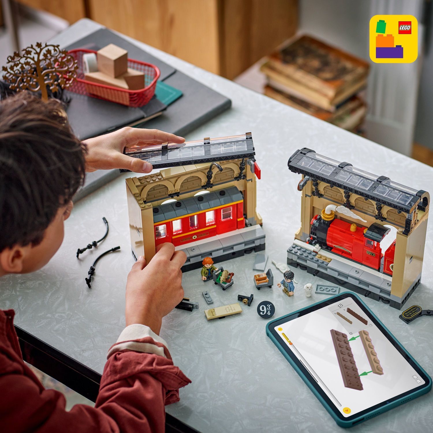 LEGO Harry Potter: Book Nook: Hogwarts™ Express